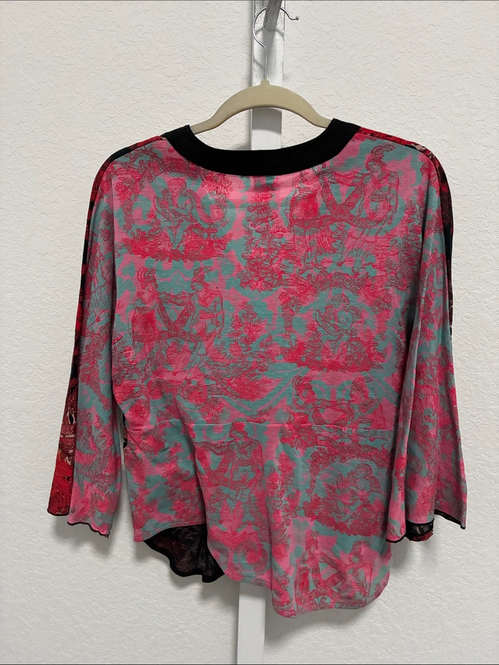 Custo Barcelona Red Floral Victorian Angel Print V-Neck Top with Black Trim - Picture 5 of 8